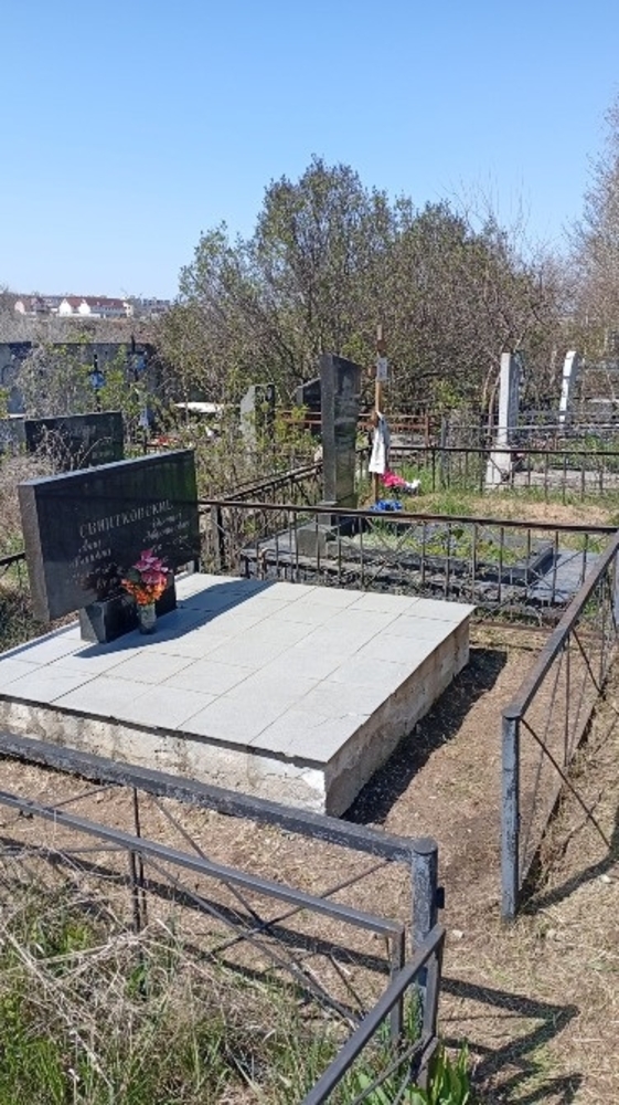 Уборка и покраска могил в Одессе 3
