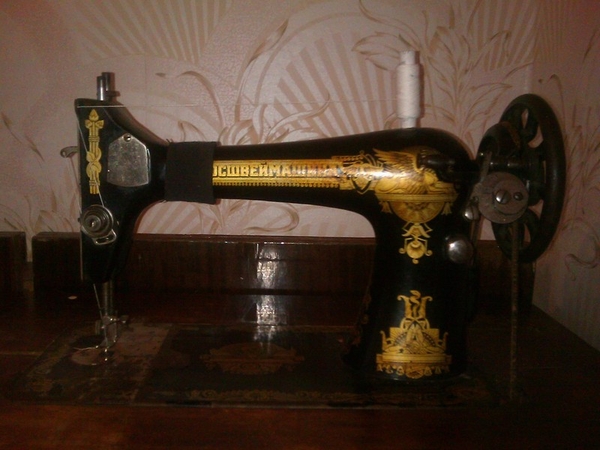 Старинная швейная машина Госшвеймашина 2