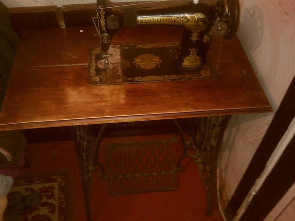 Старинная швейная машина Госшвеймашина 5